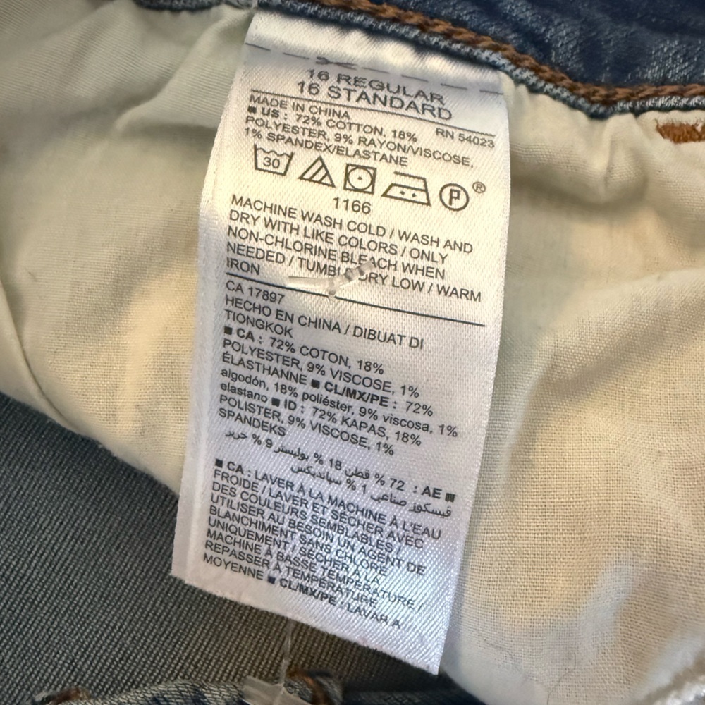 NWOT OLD NAVY Rockstar Mid-Rise Floral Embroidered Skinny Jeans 16 Regular - Picture 10 of 10